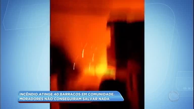Vídeo: 

Incêndio na zona leste de SP destrói 40 barracos em
comunidade

