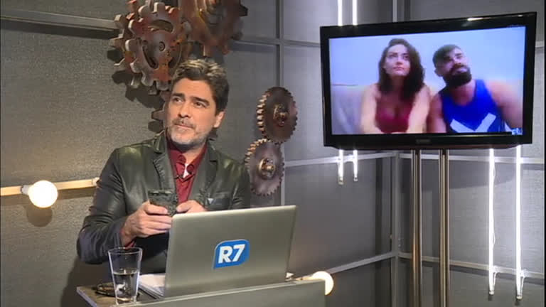 Vídeo: Power Couple Online: Junno Andrade dispara que Xuxa usa as calças dele 