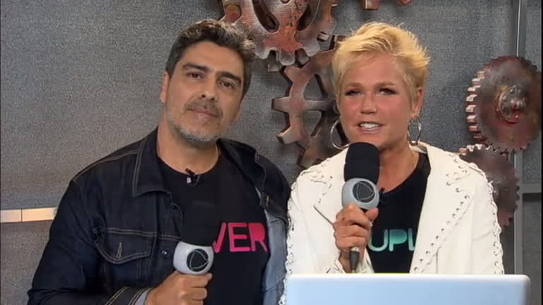 Vídeo: Ao lado de Junno, Xuxa acompanha a emocionante final do Power Couple Brasil 2