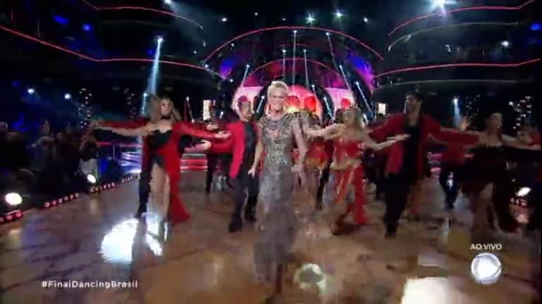 Vídeo: 

Em apresentação especial, Xuxa recebe as estrelas do Dancing
Brasil


