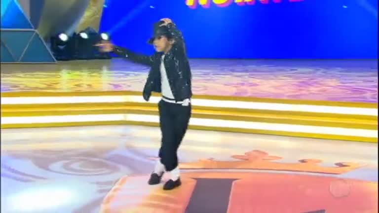 Vídeo: 

Menino imita Michael Jackson e surpreende Xuxa e plateia do
Legendários

