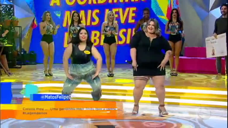 Vídeo: Raquel realiza sonho de dançar com Thaís Carla no palco do Legendários