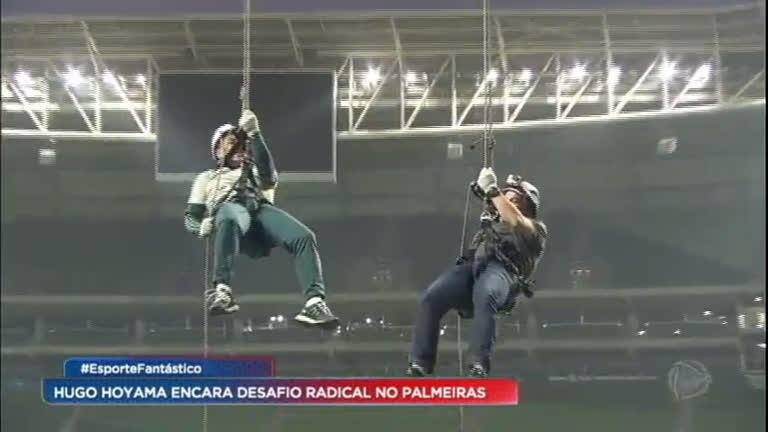 Vídeo: Hugo Hoyama encara descida de rapel em tour radical no estádio do Palmeiras