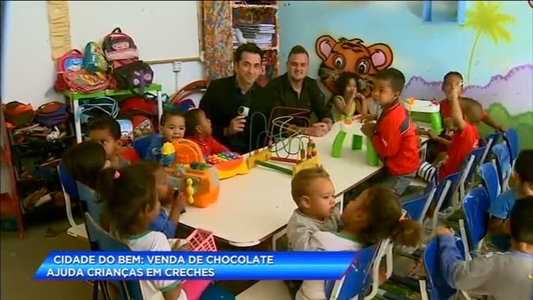 Vídeo: Venda de chocolate ajuda crianças carentes