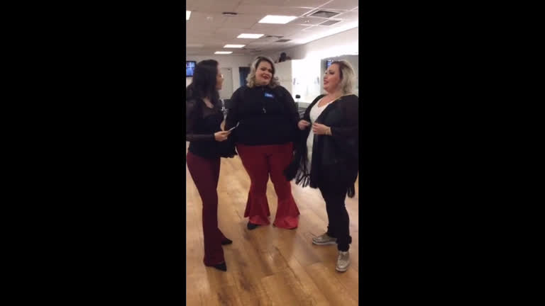 Vídeo: EXCLUSIVO! Bailarinas plus size da cantora Anitta mostram a paixão pela dança nos bastidores do Gugu