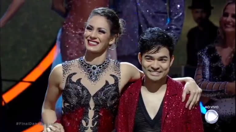 Vídeo: Yudi e Bárbara vencem a segunda temporada do Dancing Brasil com 80,70% dos votos