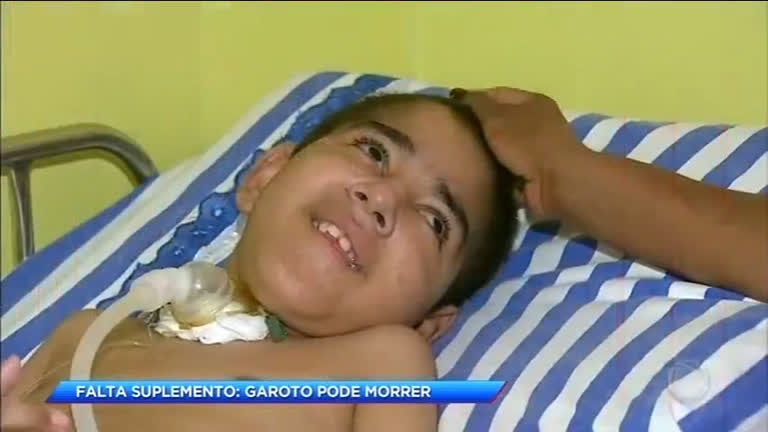 Vídeo: Menino sofre com falta de suplemento em farmácia no DF