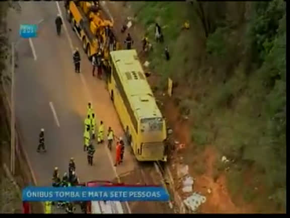 Vídeo: Bebê está entre vítimas de ônibus de Itabuna (BA) que tombou em Minas Gerais; assista
