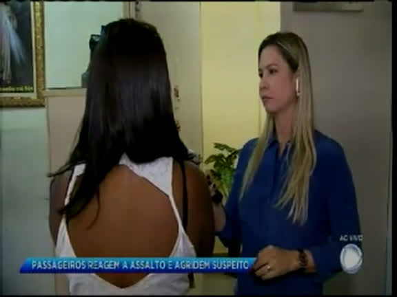 Vídeo: Mulher joga bolsa em ladrão e evita assalto em Salvador; assista