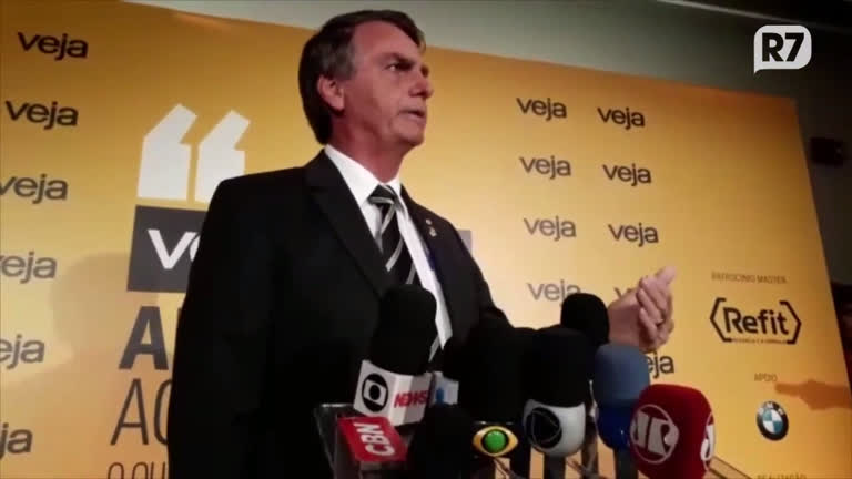 Vídeo: Bolsonaro defende não punir policiais que matam em casos de resistência seguida de morte