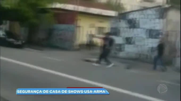 Vídeo: Seguranças efetuam disparos e causam confusão na saída de boate em SP