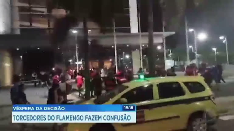 Vídeo: Torcedores do Flamengo são presos por tumultos em hotéis