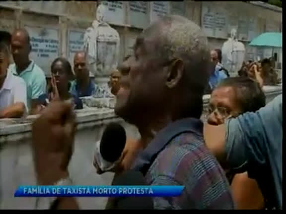 Vídeo: Enterrado 11º taxista morto durante 2017 em Salvador
