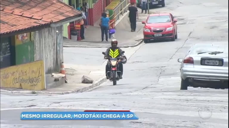 Vídeo: Mesmo sem legalização, serviço de mototáxi aumenta nas ruas de São Paulo