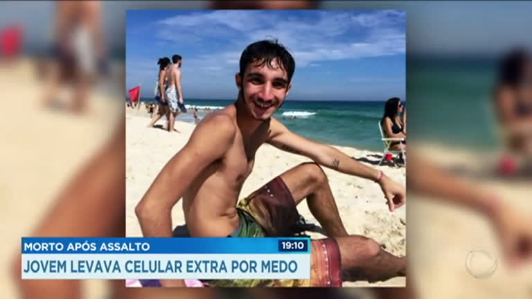 Vídeo: Jovem morto no Rio tinha celular extra para entregar a bandidos