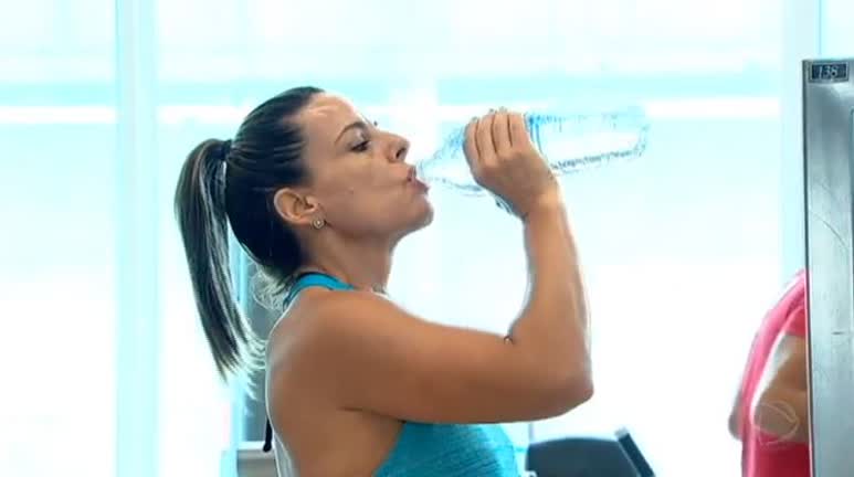 Vídeo: Beber água em excesso pode fazer mal a saúde