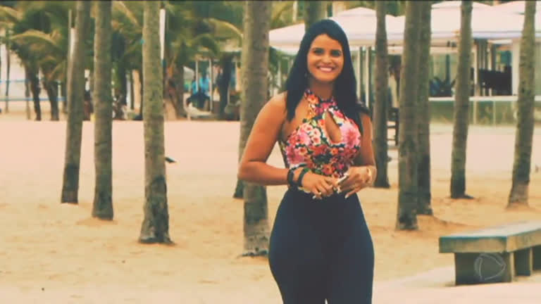 Vídeo: Carioca que trabalha como gari faz sucesso nas ruas do Rio