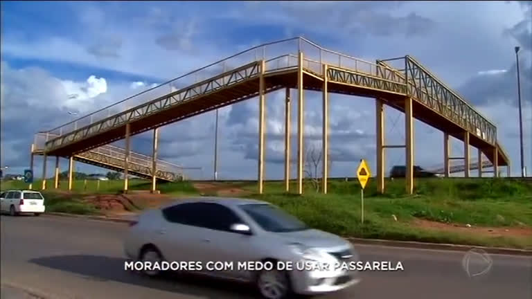 Vídeo: Moradores da Cidade Estrutural (DF) reclamam da falta de manutenção de passarela