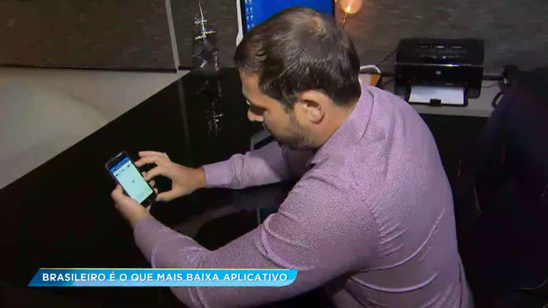 Vídeo: Brasileiro é o que mais passa tempo nos aplicativos de celulares