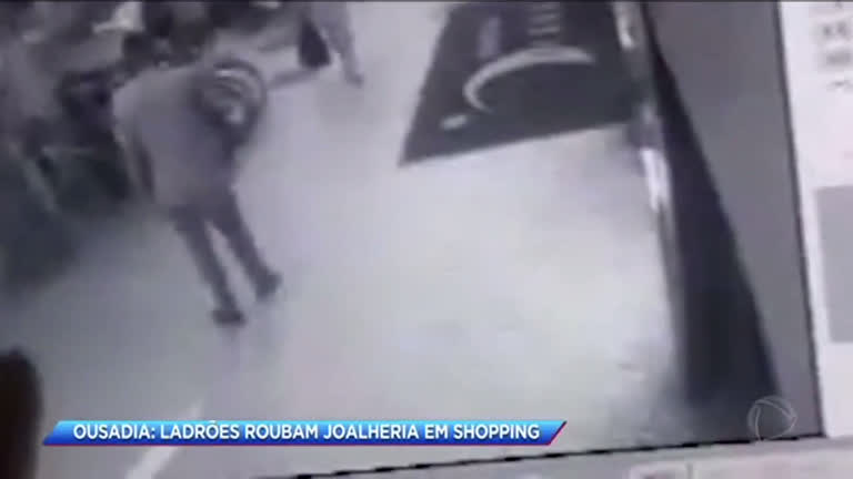 Vídeo: Joalheria em shopping de Niterói é assaltada