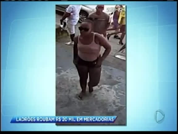 Vídeo: Em Salvador, criminosos roubam R$20 mil em roupas de grife
