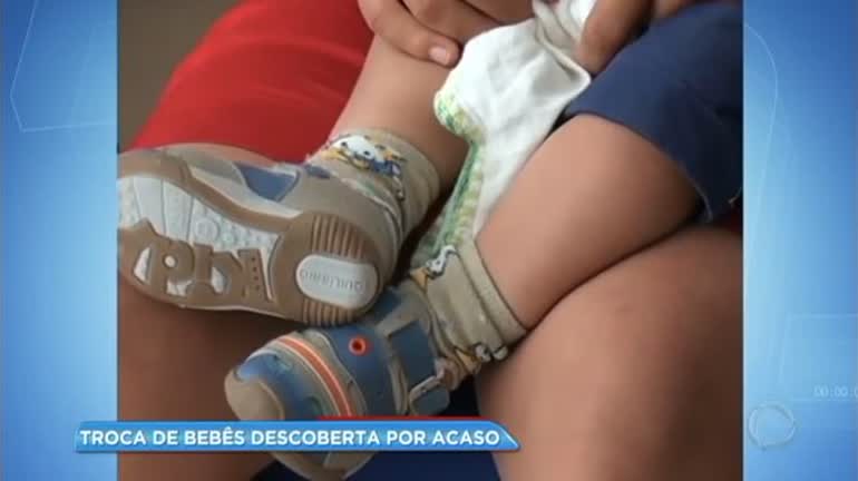 Vídeo: Troca de bebês é descoberta por acaso