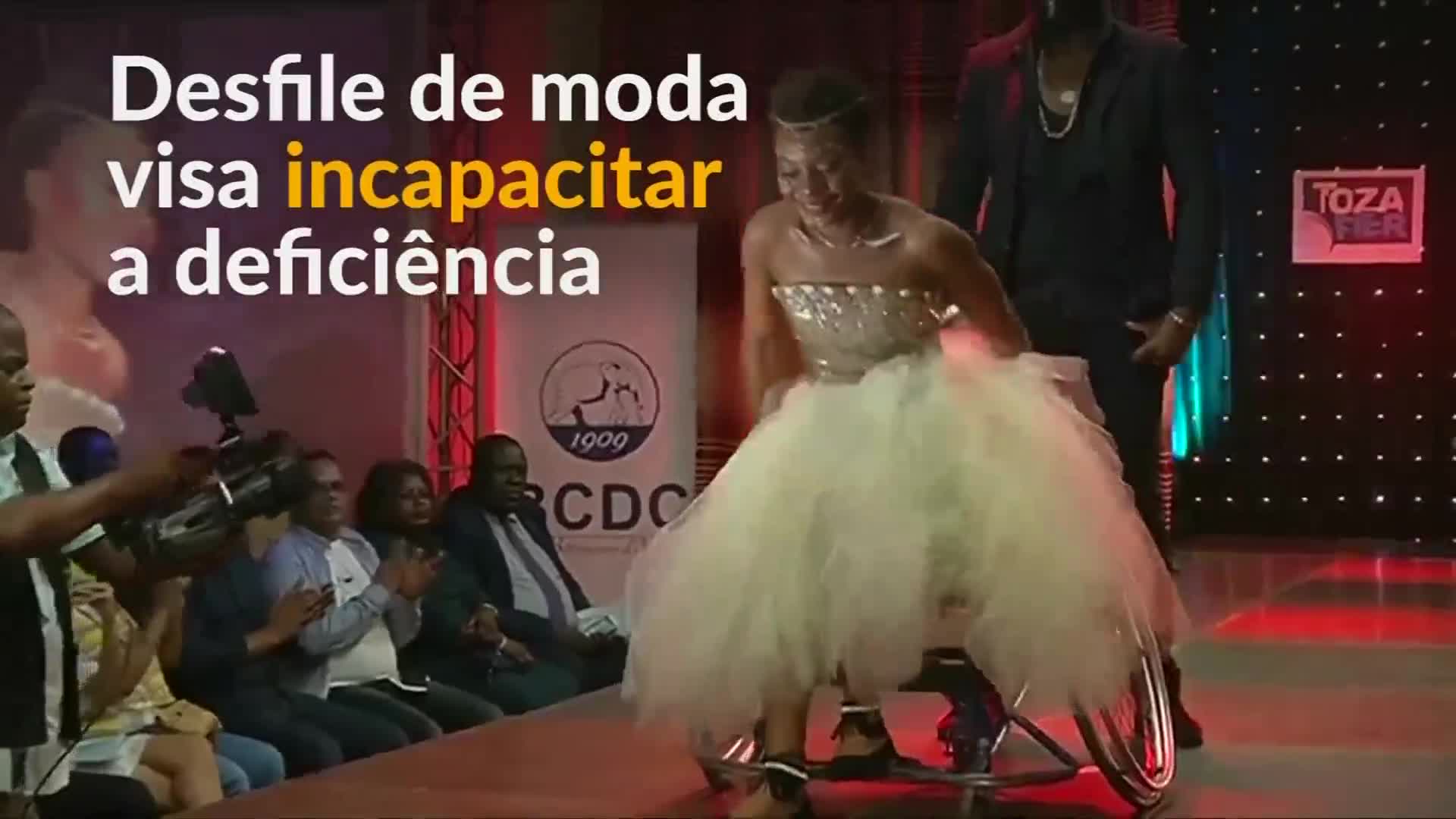 Vídeo: Desfile de moda reúne pessoas com deficiência no Congo