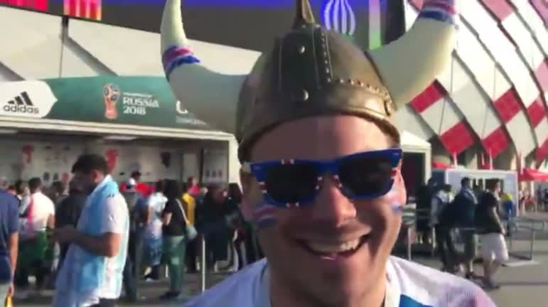 Vídeo: Torcedores da Islândia comemoram e ficam sem voz em estreia na Copa