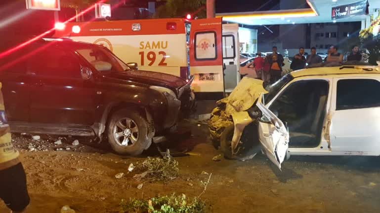 Vídeo: Vídeo: engavetamento entre veículos deixa três pessoa feridas na Estrada do Coco