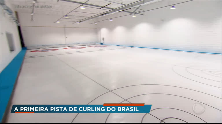 Vídeo: Mylena Ciribelli conhece a primeira pista de Curling da América Latina
