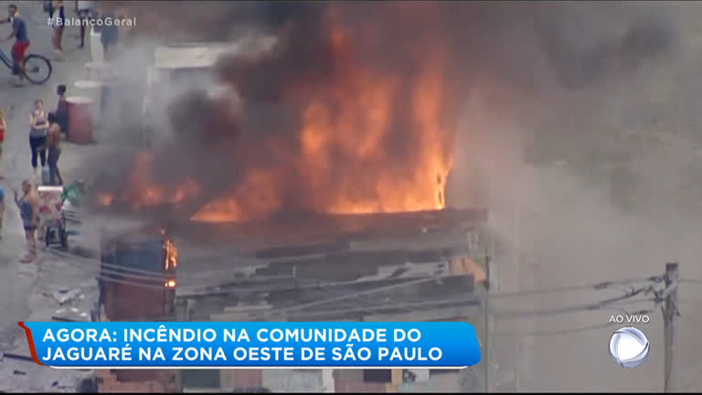 Vídeo: Incêndio atinge comunidade do Jaguaré na zona oeste de São Paulo