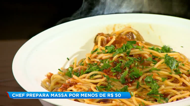 Vídeo: Espaguete à Matriciana: receita de macarrão especial com bacon