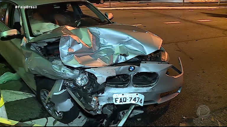 Vídeo: Acidente com carro de luxo deixa jovem em estado grave em SP