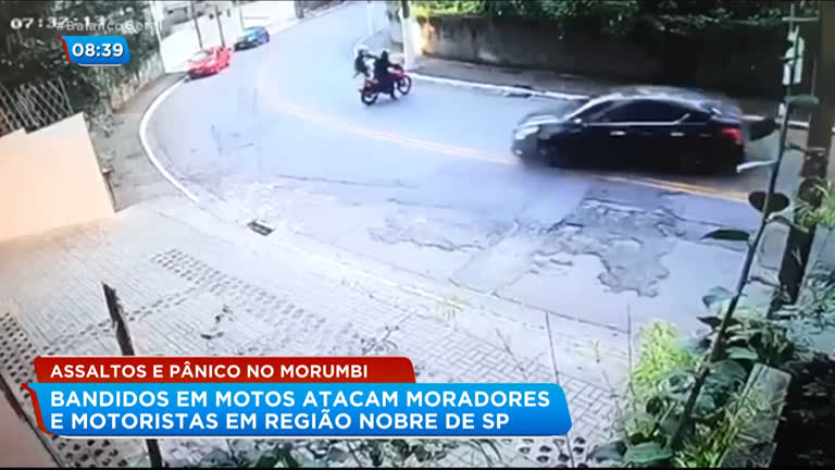 Vídeo: Bandidos usam motos para assaltar na região do Morumbi, em São Paulo