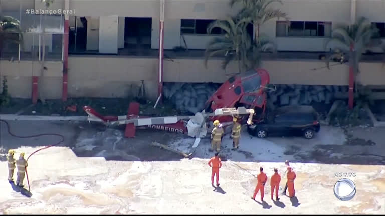 Vídeo: Helicóptero do Corpo de Bombeiros cai em estacionamento de faculdade no DF