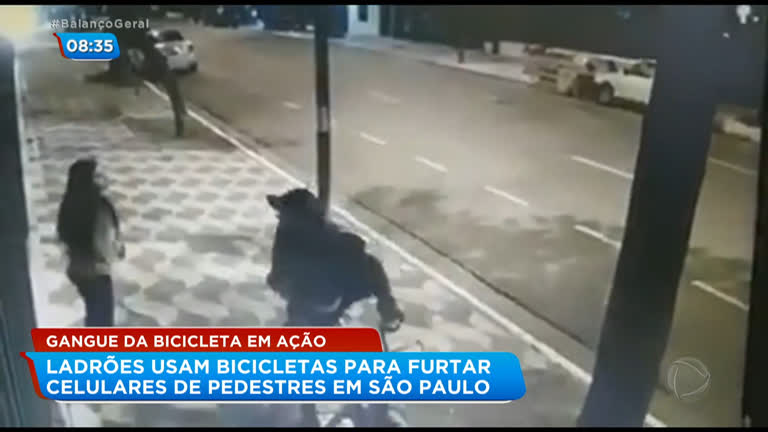 Vídeo: Gangue da bicicleta ataca pedestres em Higienópolis, em São Paulo