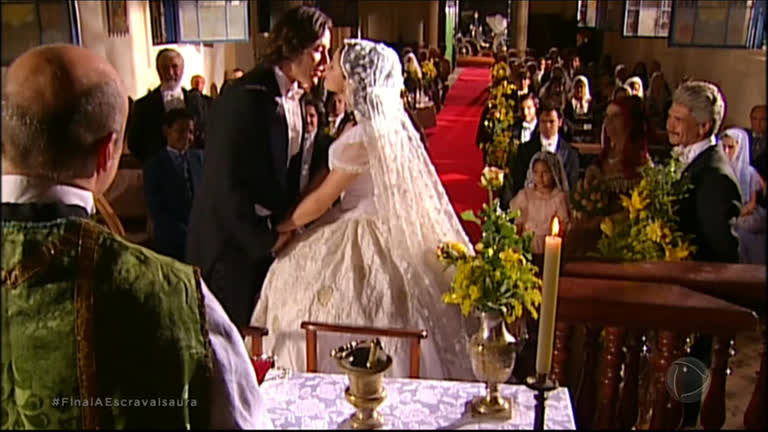 Vídeo: Após percorrerem um longo caminho, Álvaro e Isaura se casam