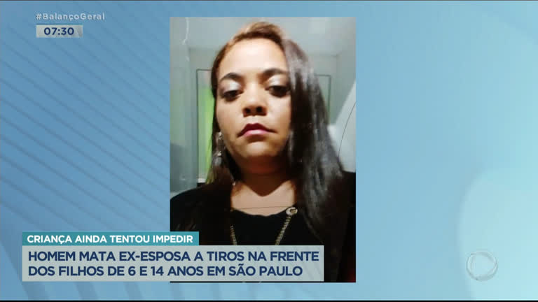 Vídeo: Homem foge após matar ex-esposa na frente dos filhos em São Paulo