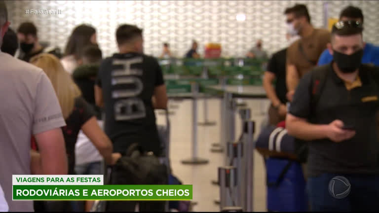 Vídeo: Pane no aeroporto de Guarulhos (SP) provoca aglomeração de passageiros