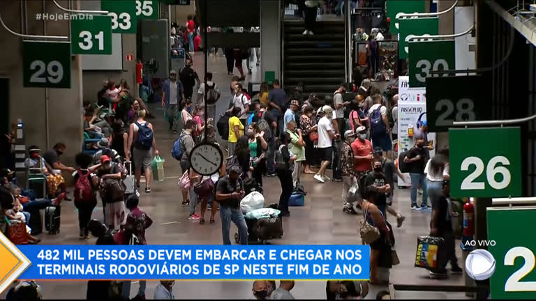 Vídeo: Passageiros lotam Terminal Rodoviário do Tietê, em São Paulo