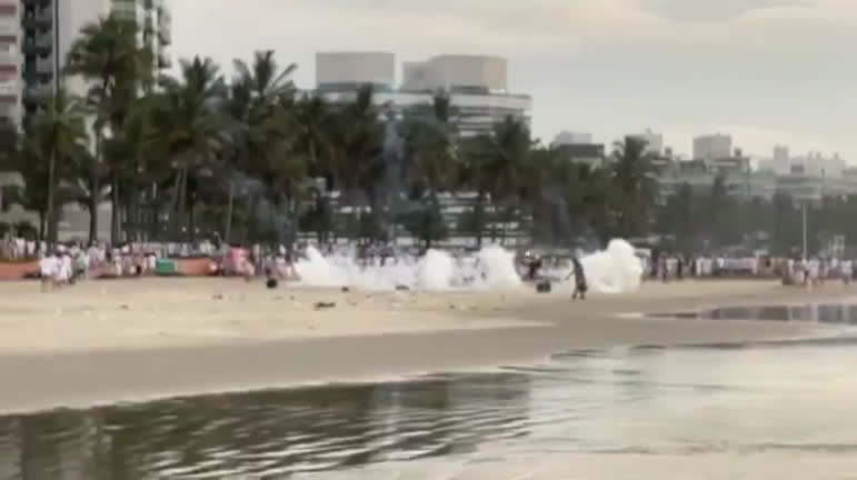 Vídeo: PM solta bombas e dispersa luau na Riviera de São Lourenço (SP)