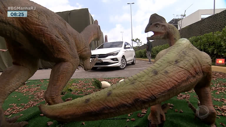 Vídeo: Crianças e adultos se divertem com shows sobre dinossauros no Rio