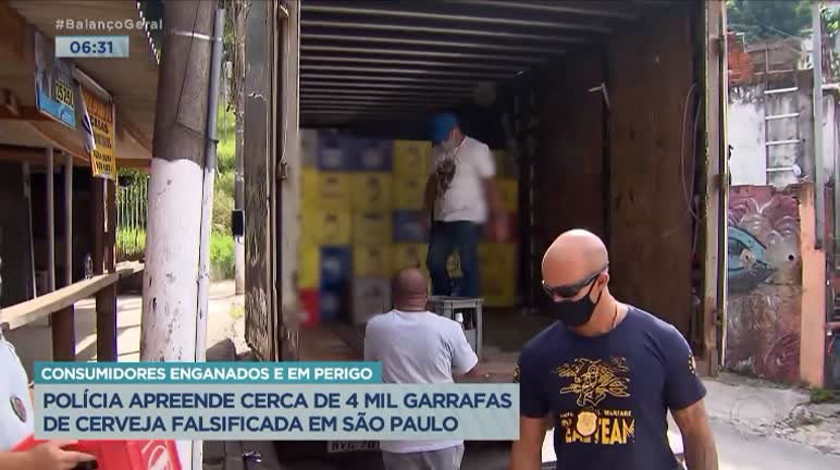 Vídeo: Polícia apreende cerca de 4 mil garrafas de cerveja falsificada em SP