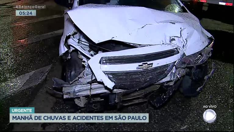 Vídeo: Sexta-feira começa com chuva forte e acidentes em São Paulo