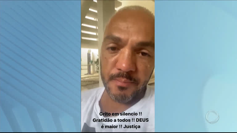 Vídeo: Cantor Belo chora após ser liberado da prisão