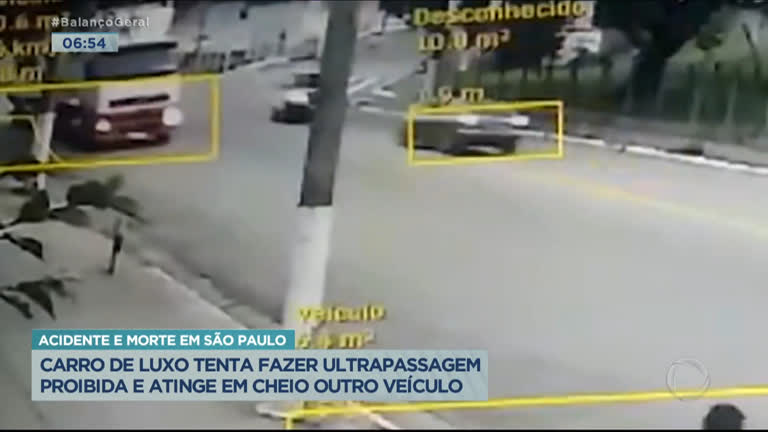 Vídeo: Carro de luxo tenta manobra irregular e provoca acidente com morte em SP