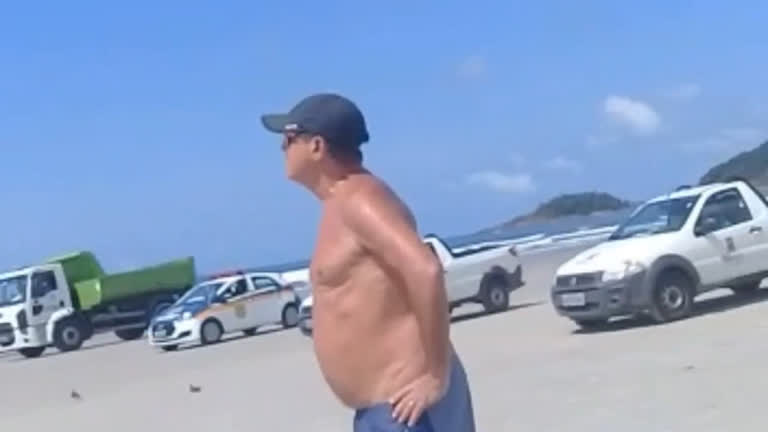 Vídeo: Muricy discute com fiscais ao tentar caminhar em praia interditada