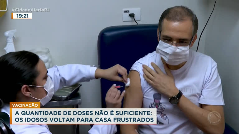 Vídeo: Ritmo lento da vacinação no Rio gera frustração nos postos de saúde