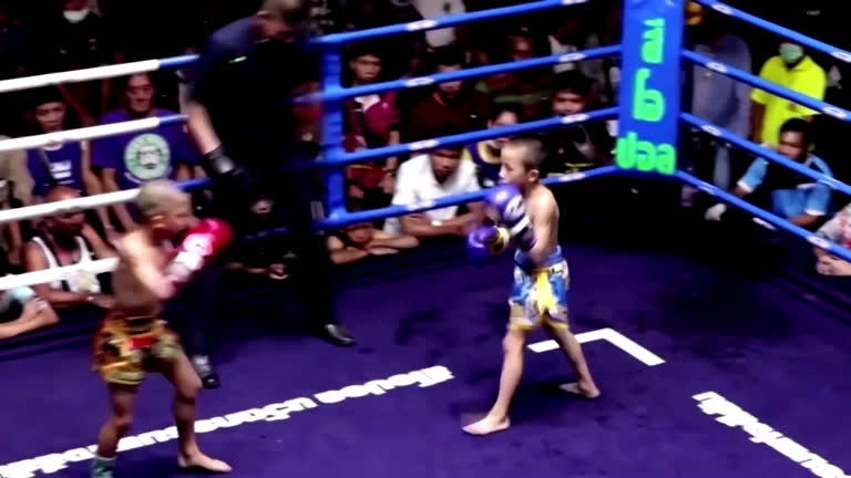 Vídeo: Boxeador mirim de muay thai luta para tirar família da pobreza