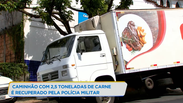 Vídeo: Caminhão com 2,5 toneladas de carne é recuperado na Grande BH